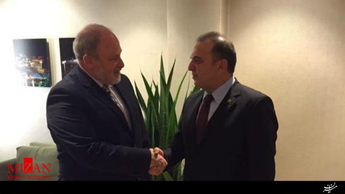 دست سفیر ترکیه در دستان صهیونیست ها