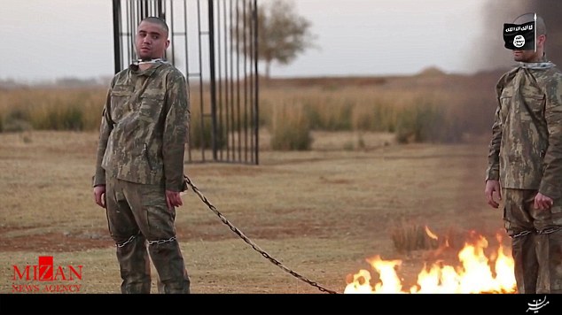 داعش دو سرباز ترکیه را زنده در آتش سوزاند