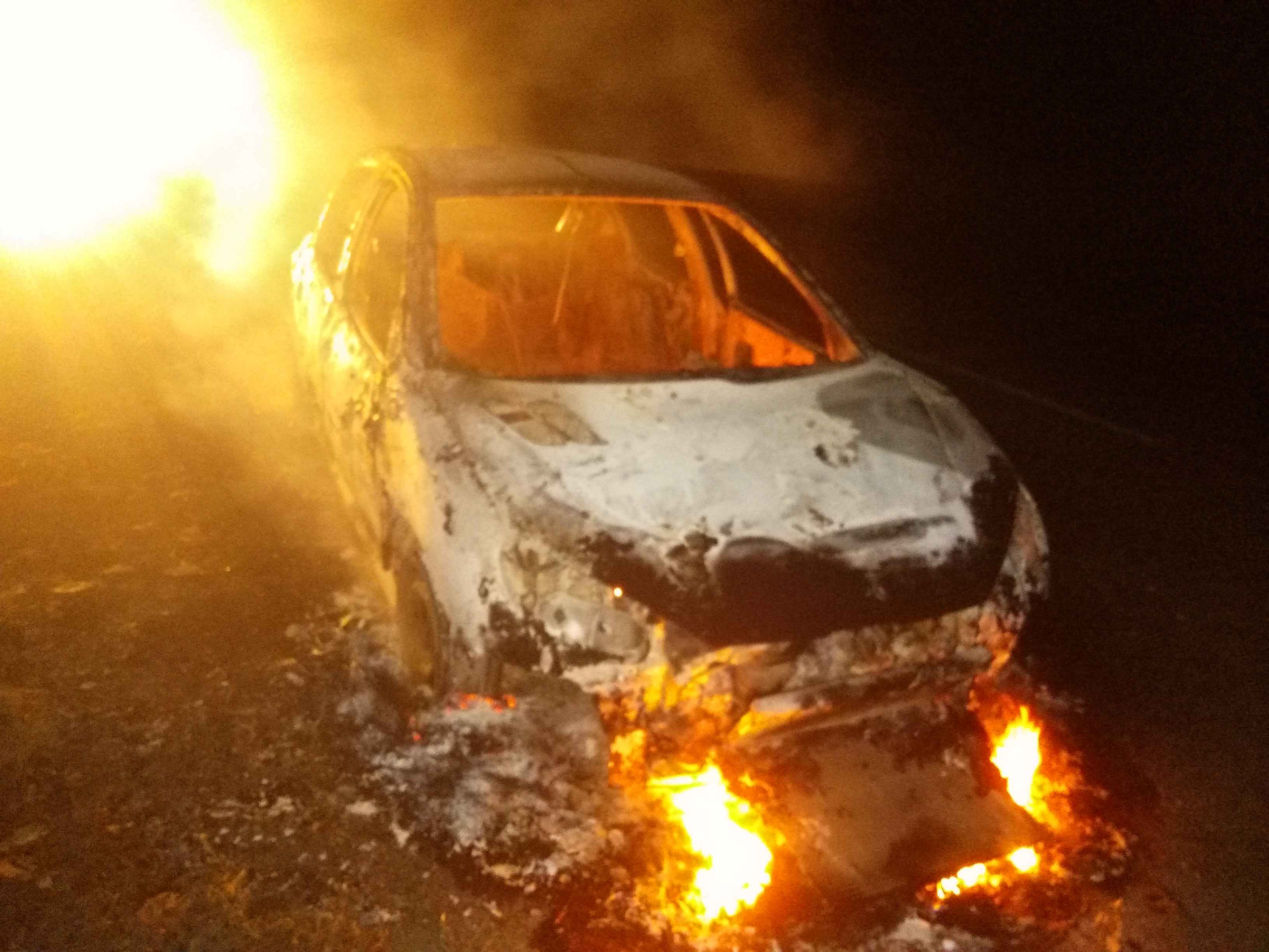 آتش گرفتن پژو 206 پس از سقوط از پل/ راننده 20 ساله در آتش سوخت