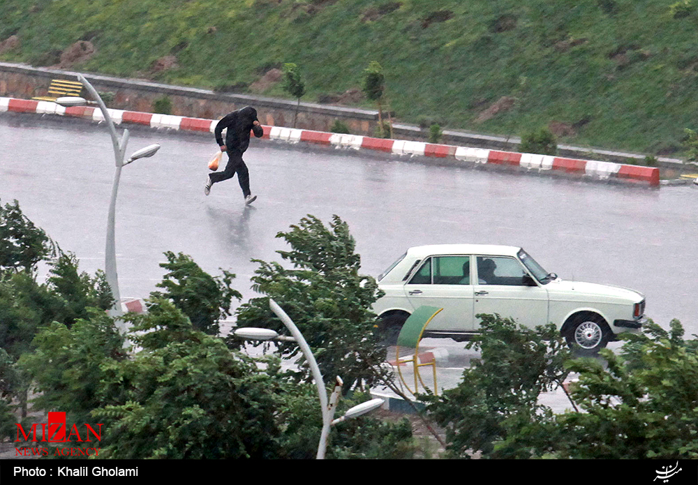 باد آلودگی تهران را کم می کند/ بارش پراکنده در غرب و شمال شرق کشور