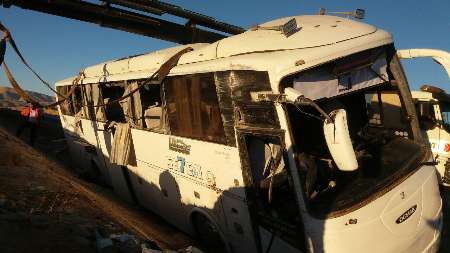 اتوبوس حادثه دیده در نجف مربوط به کاروان آزاد بود/ مجروحیت زائران سطحی است