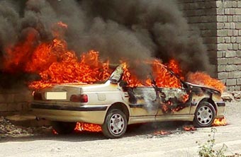 قاچاقچی موبایل خودرواش را به آتش کشید