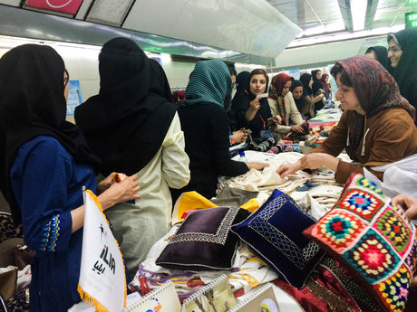 روایت همدلی در بازارچه زیرگذر مترو + عکس