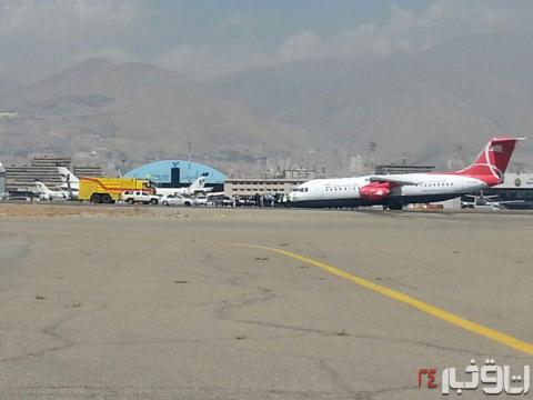 فرود هواپیما بدون چرخ در مهرآباد /باند فرودگاه مسدود شد+عکس