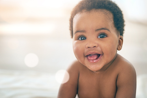 کودک تا شش ماهگی منحصرا از شیر مادر تغذیه کند/ تقویت اسکلت بدنی کودک با مصرف پروتئین‌ها