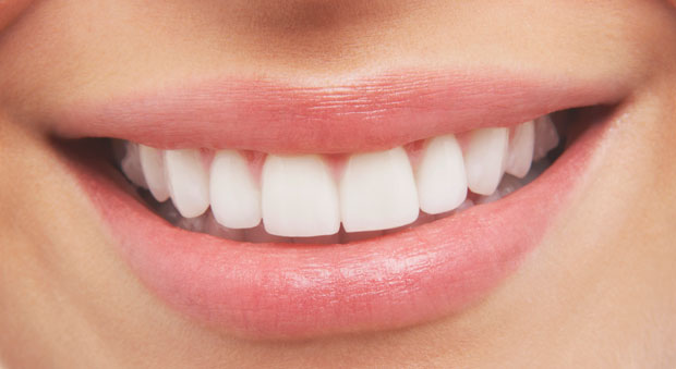 ضد عفونی کردن دهان با آب نمک باعث مقاوم شدن لثه و دندان‌ها می‌شود