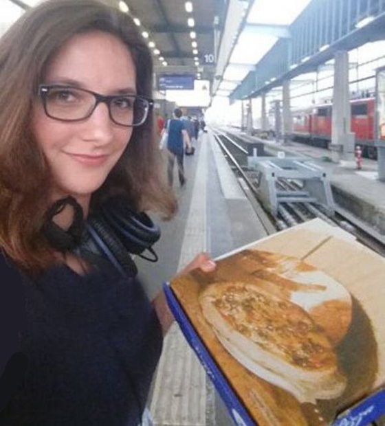 زندگی یک دختر ۲۳ساله در قطار+ تصاویر
