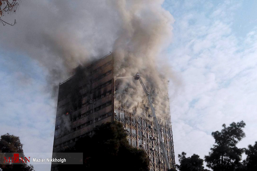 ساختمان پلاسكو تهران طعمه حريق شد + عکس