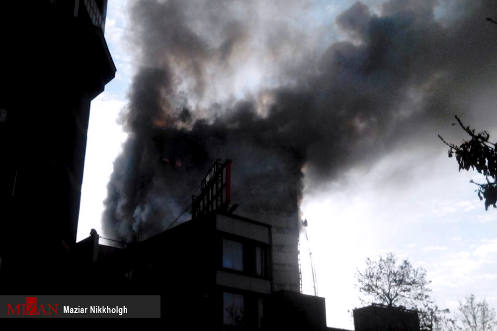 ساختمان پلاسكو تهران طعمه حريق شد + عکس