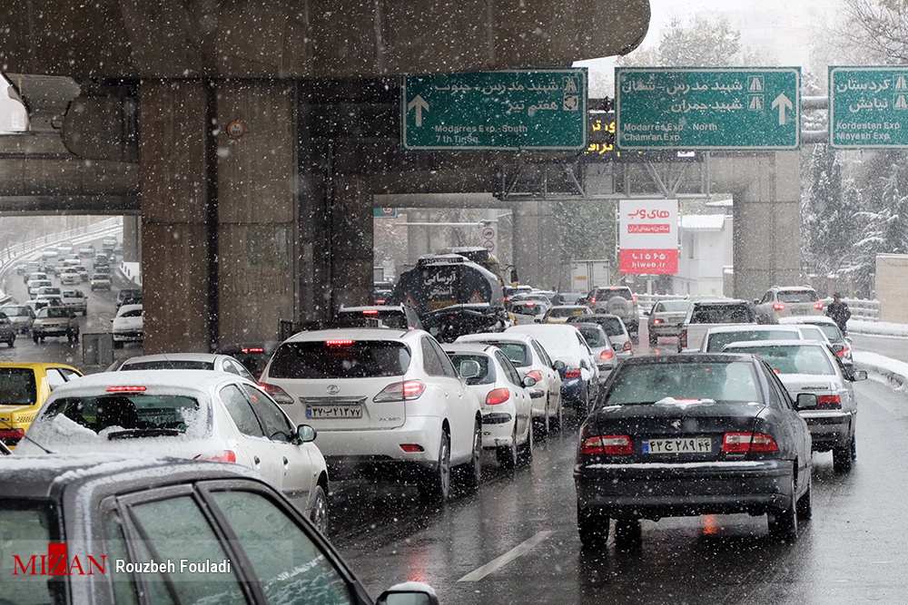 هواشناسی بارش برف را پیش بینی نکرده بود/ ترافیک پر حجم در بزرگراه های پایتخت