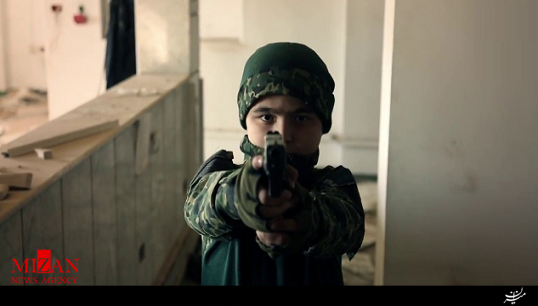جلادی خردسالان داعشی بعد از کلاس درس اعدام + فیلم (16+)