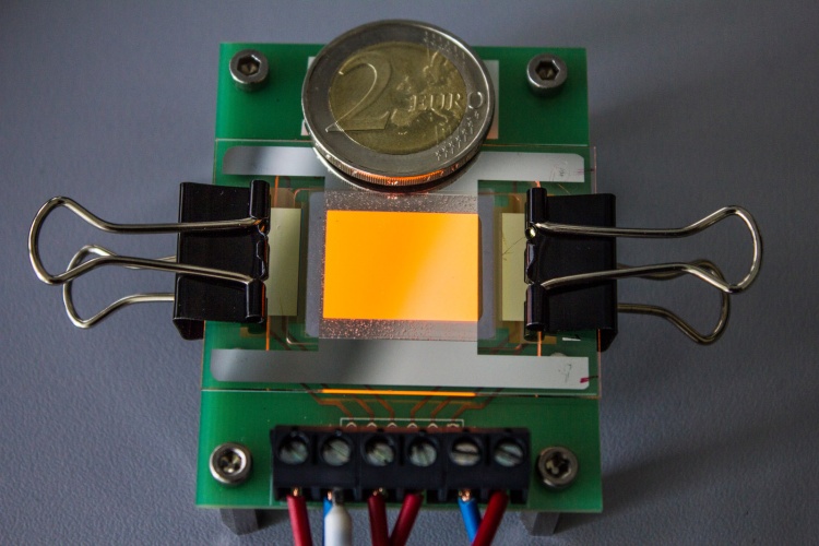 اولین الکترود گرافنی OLED ساخته شد