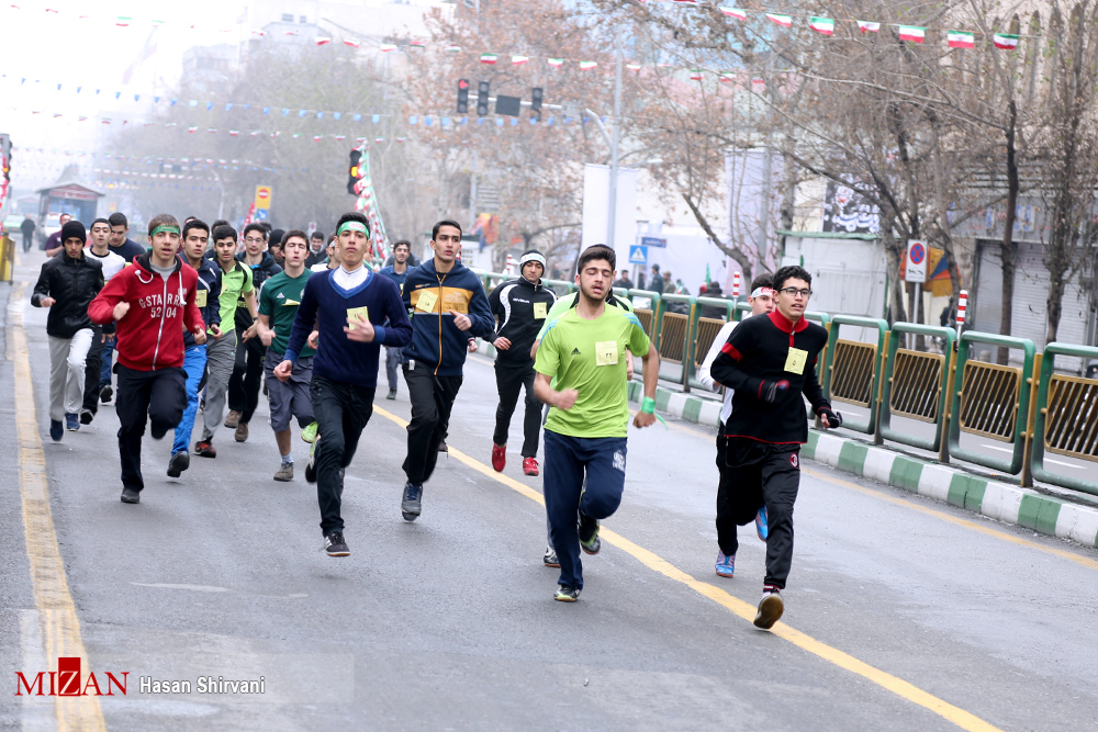 مراسم راهپیمایی 22 بهمن از لحظاتی پیش در تهران و سراسر کشور آغاز شد