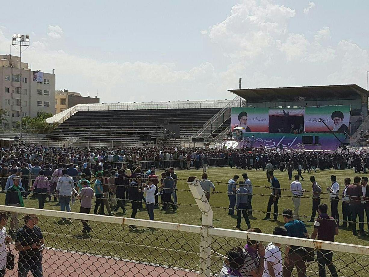 ورزشگاه تختی مشهد به فاصله یک ساعت مانده به حضور حجت الاسلام روحانی
