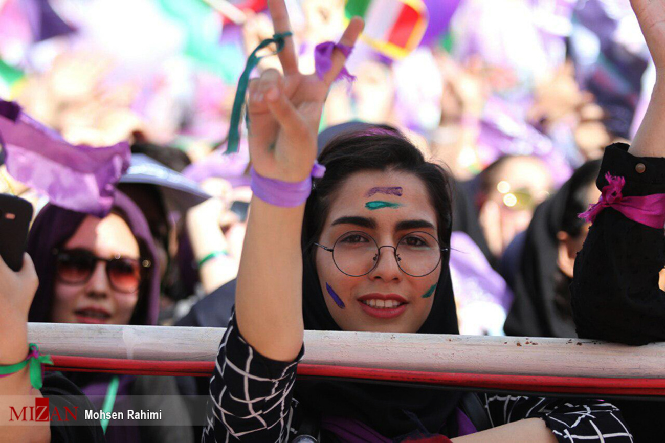 اجتماع حامیان حجت الاسلام روحانی در ورزشگاه تختی مشهد| نیم ساعت قبل از شروع رسمی برنامه