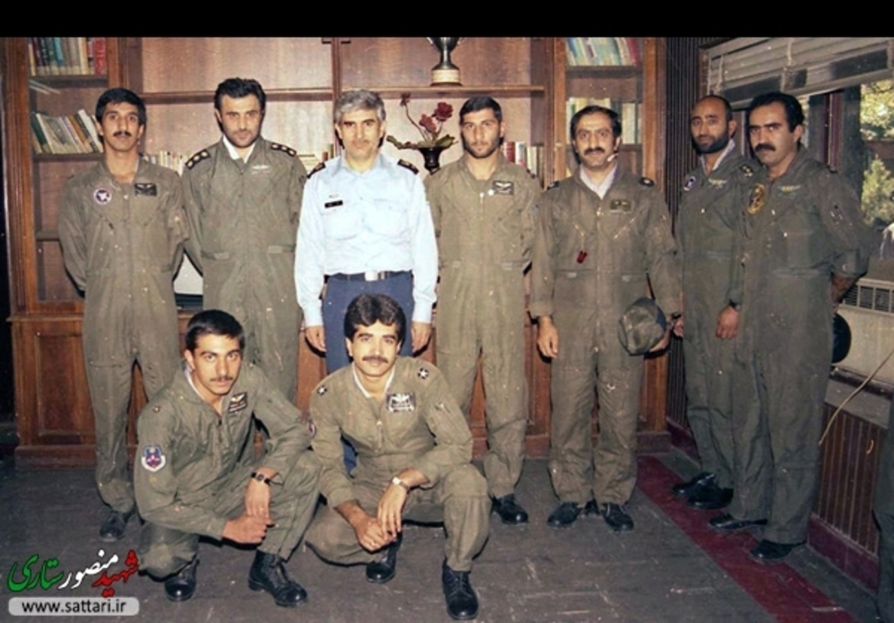  شهید ستاری در میان همرزمان پدافند و نیروی هوایی ارتش