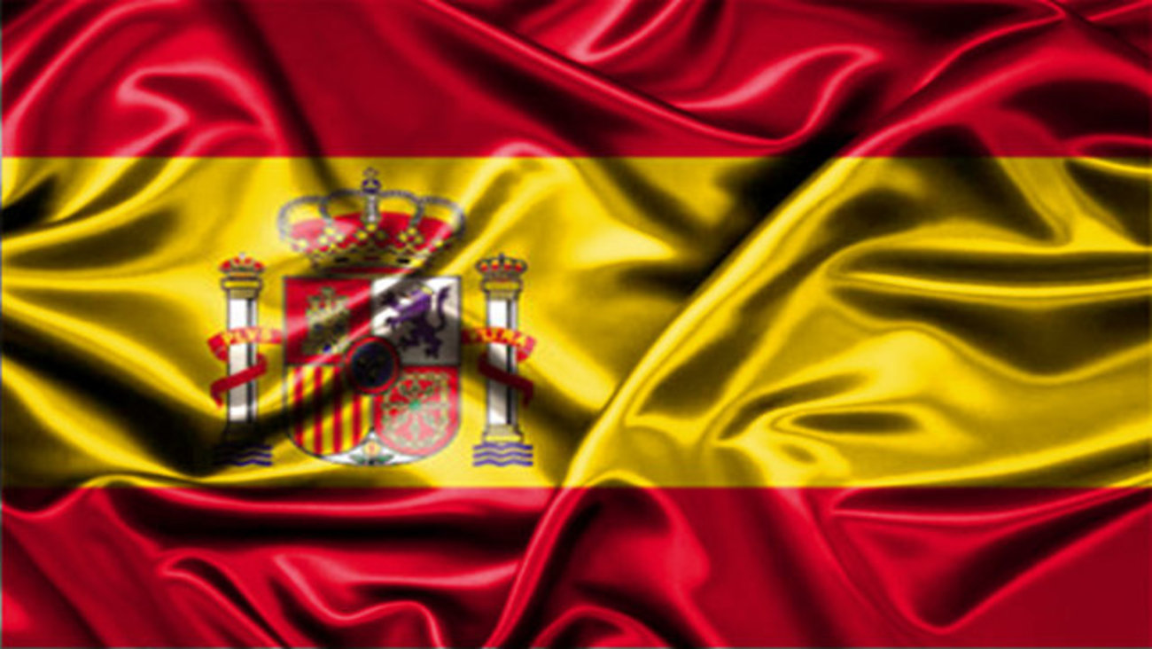 اسپانیا: لاروخا (قرمزها) لقب این تیم است که به خاطر رنگ پیراهن‌شان است. قرمزهای خشمگین نیز به اسپانیا گفته می‌شود. این لقب به خاطر رفتار خشمگینانه خوسه ماریا بلائوسته در المپیک ۱۹۲۰ گفته می‌شود. در آن رقابت‌ها اسپانیا مدال نقره را دریافت کرد و این تیم به تاریخ پیوست.