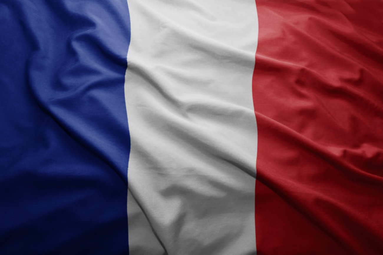 فرانسه: به این کشور اروپایی آبی‌ها گفته می‌شود که به پیراهن این تیم برمی‌گردد. همچنین به این تیم خروس‌ها، سمبل ملی این کشور گفته می‌شود.