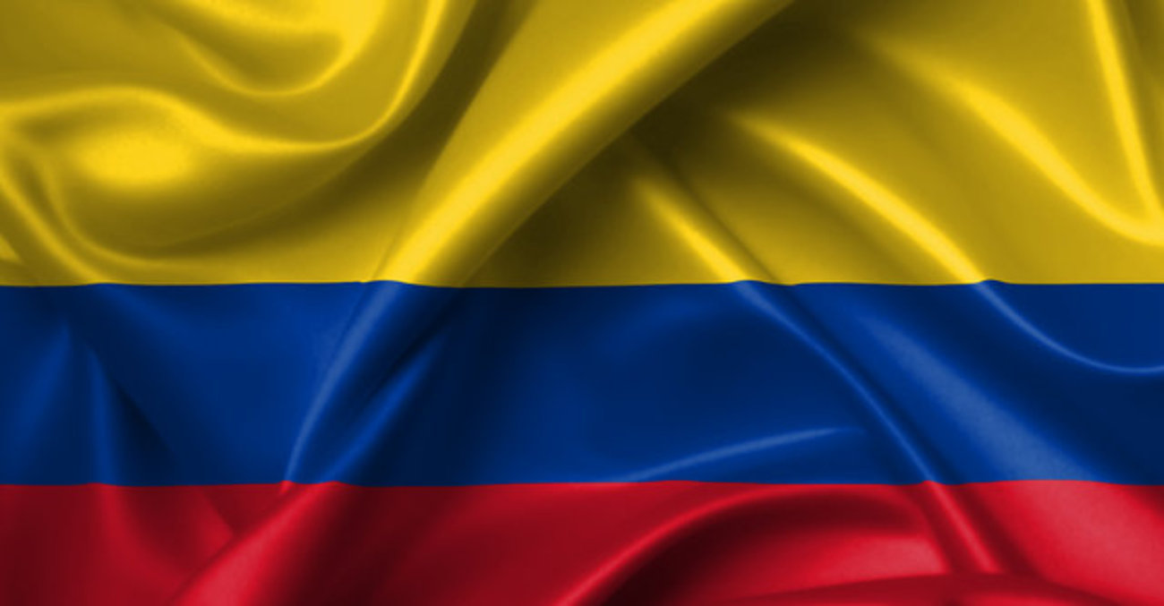 کلمبیا: سه رنگ به این کشور گفته می‌شود که به خاطر رنگ پرچم‌شان است. پرچم کلمبیا سه رنگ زرد، آبی و قرمز است. قهوه‌ها دیگر لقب کلمبیا است و به قهوه مشهور کلمبیایی برمی‌گردد. از طرفی هواداران تیم ملی خود را تب زرد می‌نامند.