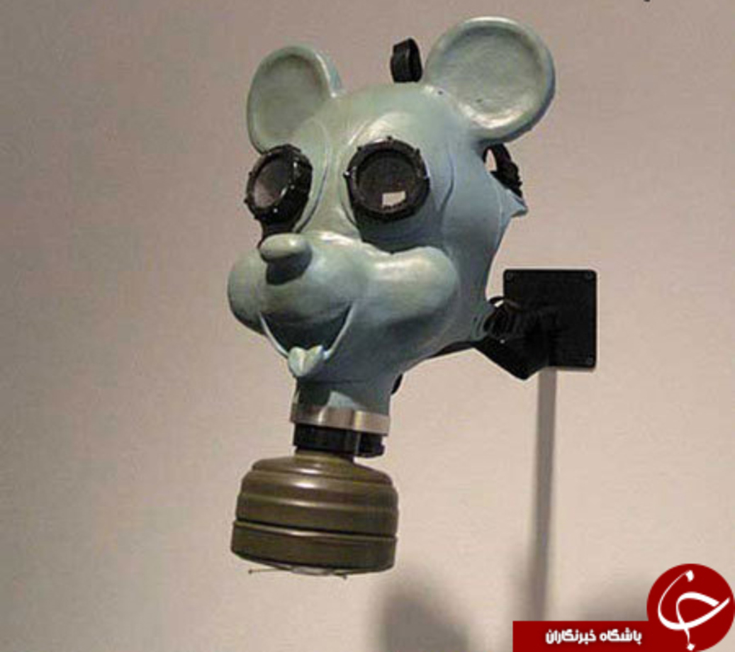 ماسک گاز کودکان در جنگ جهانی دوم

ماسک گاز کودکان به شکل شخصیت کارتونی محبوب دیزنی، میکی ماوس در موزه نمایش داده می‌شود.
