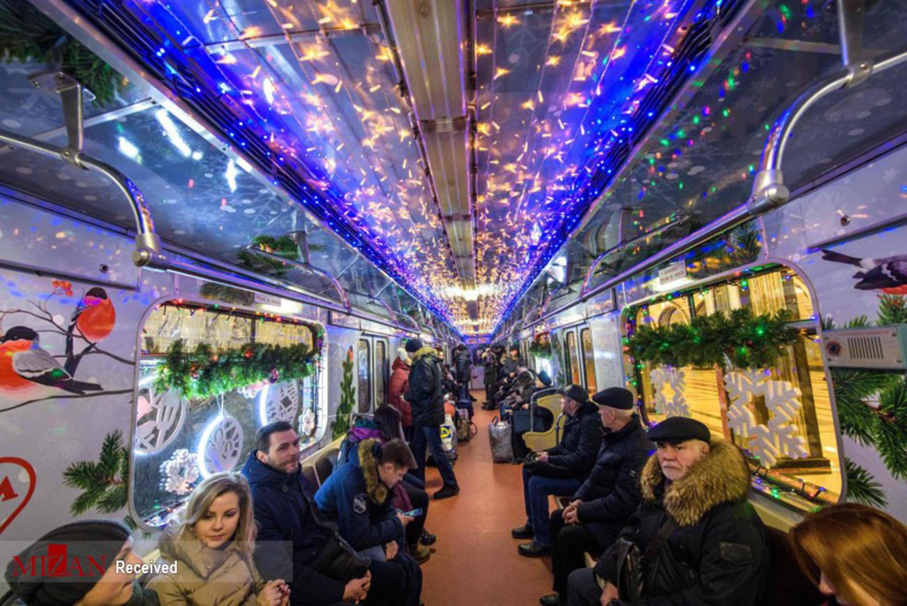 جشن سال نو میلادی در متروی روسیه