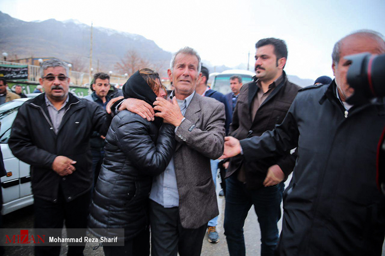 حضور خانواده‌های داغدار در منطقه سقوط هواپیمای تهران یاسوج