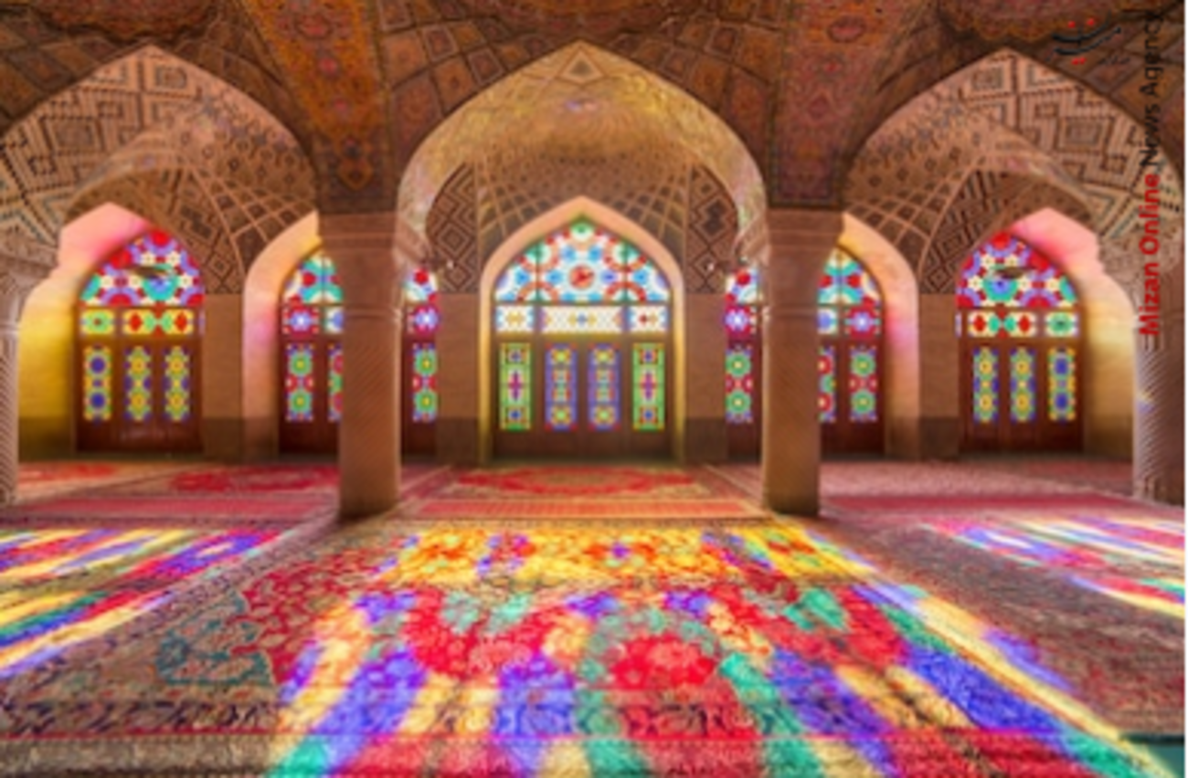 مسجد نصیر الملک در شیراز که به مسجد صورتی معروف است