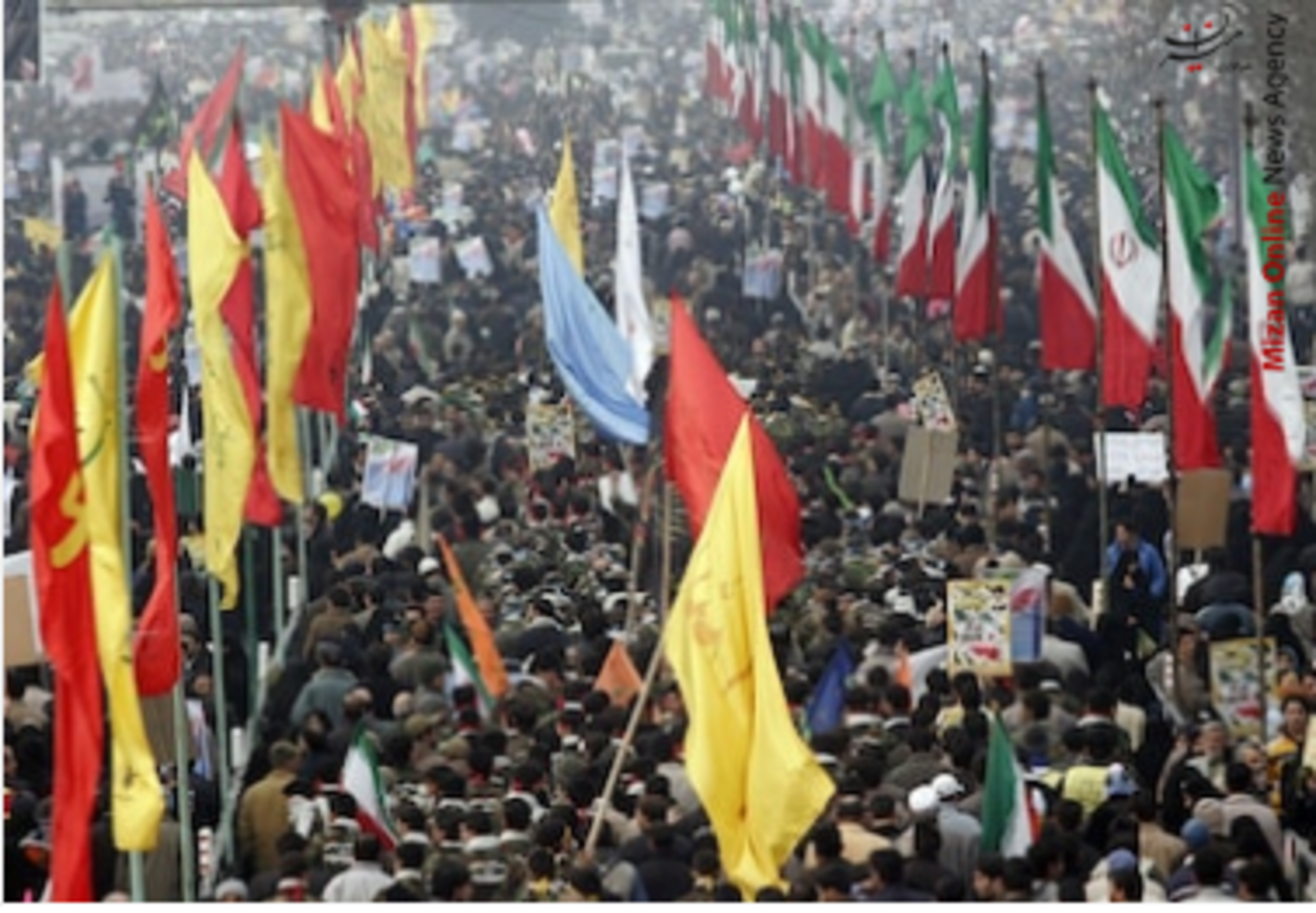 راهپیمایی مردم در روز انقلاب اسلامی