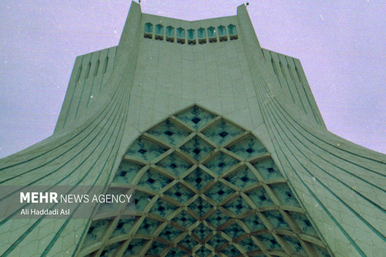 برج آزادی مهم ترین نماد تهران در روزگاری سپری شده است