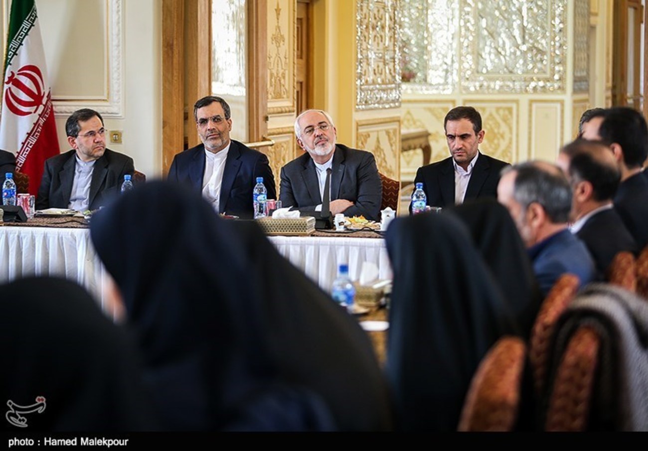 نشست محمدجواد ظریف وزیر امور خارجه با خبرنگاران و عکاسان حوزه دیپلماسی
