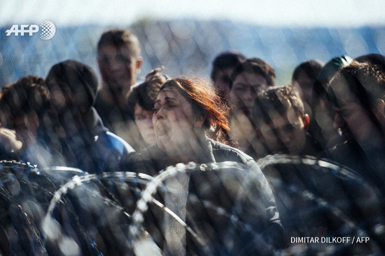 زن پناهجو پشت مرز مقدونیه