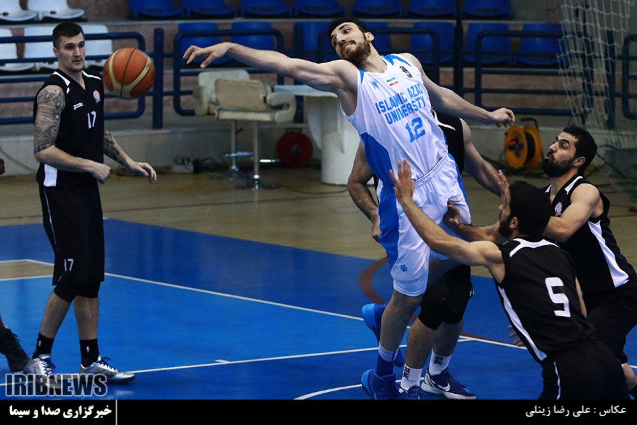 رقابت تیم های بسکتبال دانشگاه آزاد - شهرداری اراک