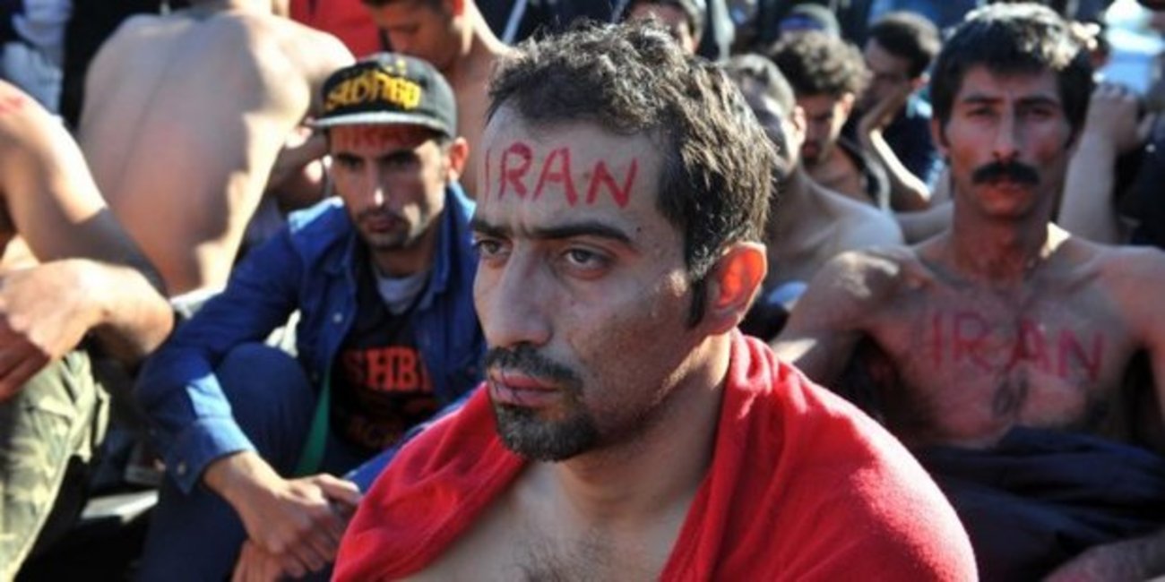 تصویر منتشر شده در رسانه های جهان از ایرانی هایی که در مرز مجارستان با اعتراض به بستن مرزها لب خود را دوختند