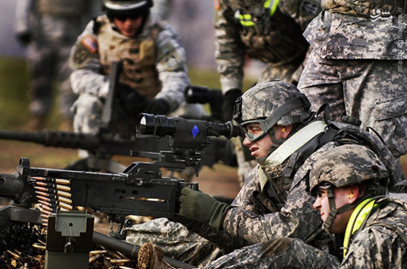 نیروهای گارد ملی آمریکا در حال تیراندازی با تیربار سنگین M2 مجهز به دوربین حرارتی PAS-13