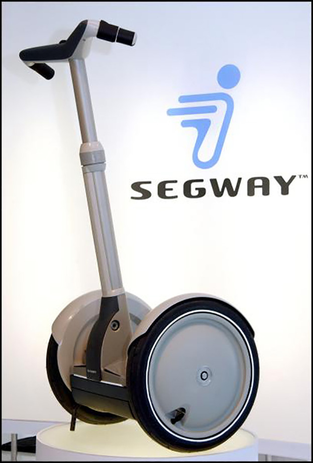 اسکوتر برقی Segway - می‌دانید چرا اسکوتر برقی Segway به یک سمبل فرهنگی تبدیل شد؟ زیرا این وسیله یک کنایه به وضعیت و شرایط فیزیکی مردم بود. Segway برای جابجایی در مسافت‌های کوتاه بسیار راحت است و برای بسیاری از مردم پیاده‌روی را منقرض کرد. اثر سمبلیک این وسیله حتی بیشتر از بازاریابی آن تأثیرگذار بود. فروش این وسیله هیچگاه به بیش از یک میلیون نرسید و در سال ۲۰۱۵ یک شرکت چینی امتیاز شرکت تولیدکننده Segway را خریداری کرد.