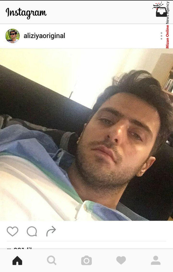 علی ضیا، مجری تلویزیون با انتشار عکس فوق در اینستاگرام نوشت: خسته و درازكش روی مبل
اخه تو اين حال بايد سلفی گرفت؟
