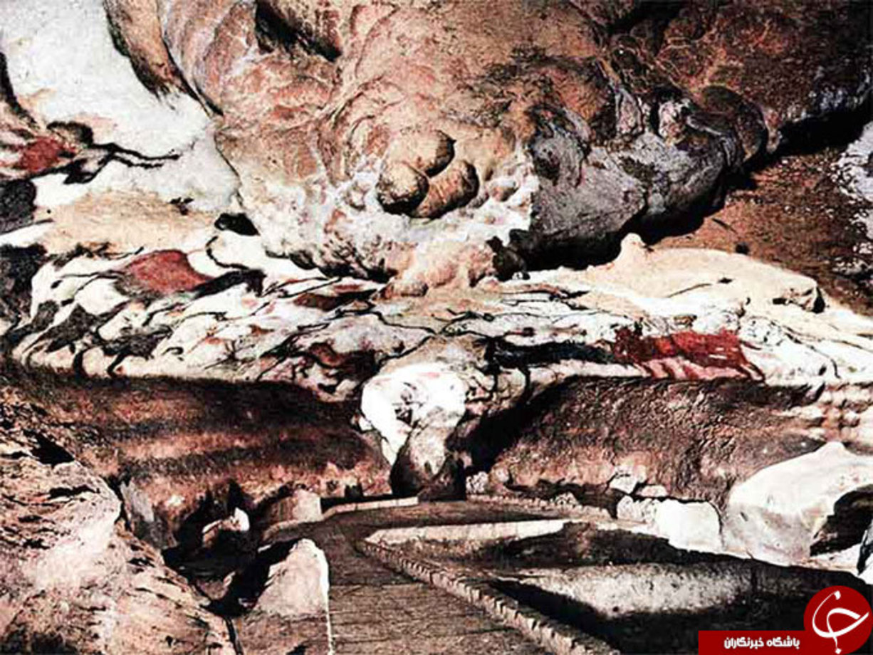 غارهای لاسکوکس (The Lascaux Caves) - یکی دیگر از مکان هایی که ورود ممنوع است در آنجا این غار است که تعدادی از شگفت‌انگیزترین آثار به‌جا‌ مانده از انسان‌های اولیه در این غار قرار دارند و به دلیل Co2 خروجی بازدم انسان‌ها، این نقاشی‌های حساس کم‌کم در حال نابودی بودند. همین مسئله باعث شد که دولت فرانسه ورود به این غارها را منع کنند.