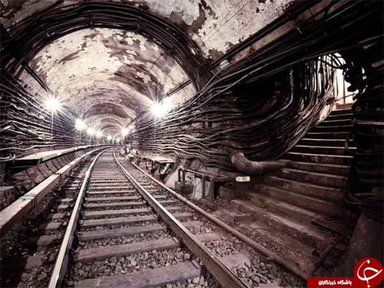 خط شماره ۲ مترو مسکو  - این خط مترو سری در زیر شهر مسکو قرار گرفته که برای جابجایی مأموران سری و مقامات دولتی روسیه استفاده می‌شده است.