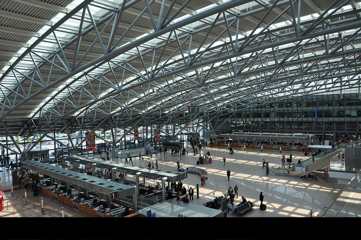 فرودگاه هامبورگ به سبب کشف مواد مشکوک تخليه شد