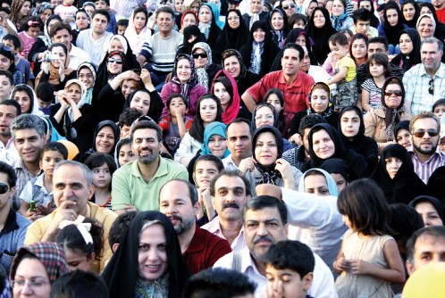 آمارها می گویند تهران شلوغ تر شده و خانواده ها کوچک تر