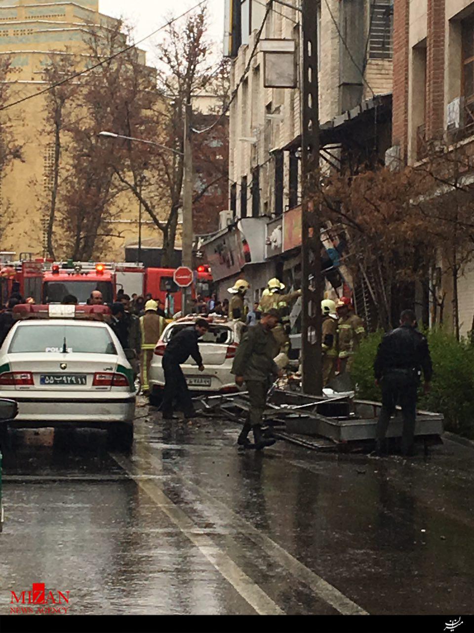 انفجار گاز در یک سوپر مارکت در خیابان میردماد/سه زن و یک مرد مجروح شدند/ امدادرسانی همچنان ادامه دارد+تصاویر