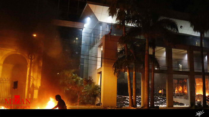 معترضان در پاراگوئه کنگره این کشور را به آتش کشیدند