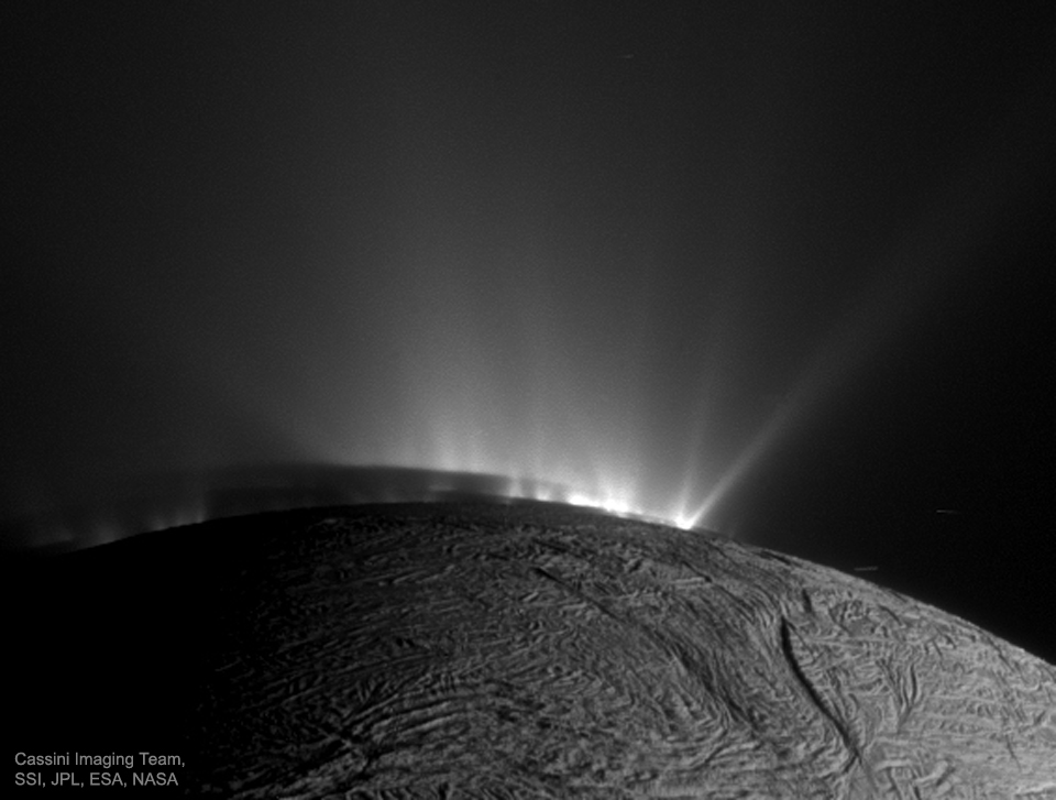 عکس روز ناسا/ ابرهای زندگی بخش انسلادوس