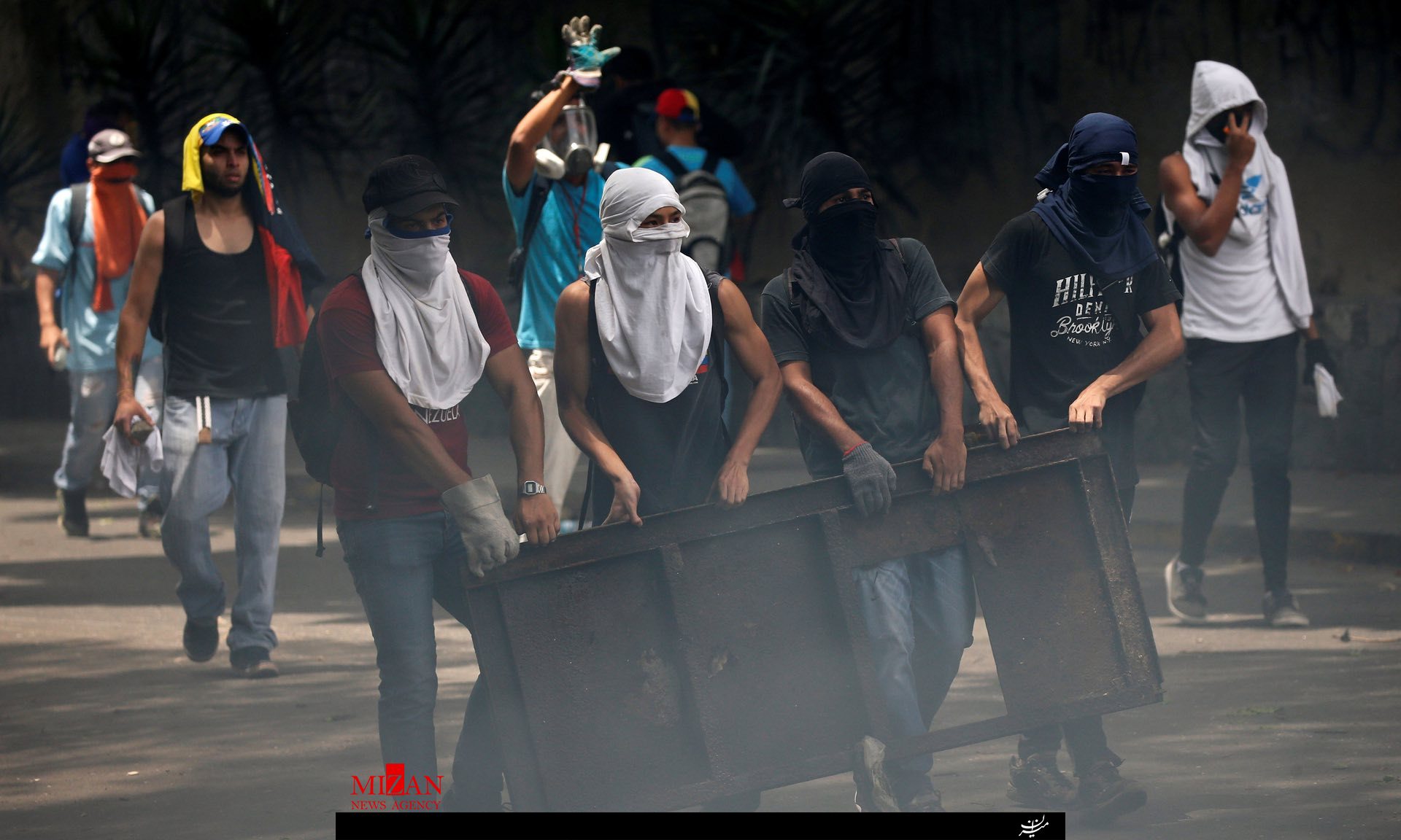 ادامه موج گسترده تظاهرات در ونزوئلا/دستکم سه نفر کشته و ده‌ها نفر زخمی شدند