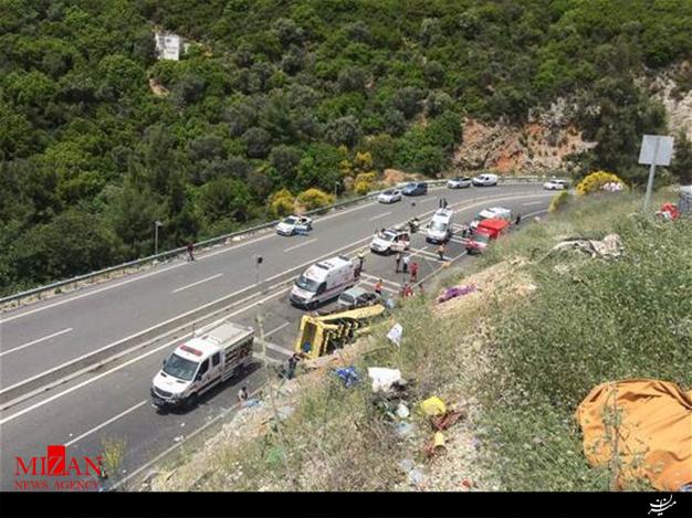 حادثه برای خودروی گردشگران در ترکیه/20 نفر کشته شدند+تصاویر