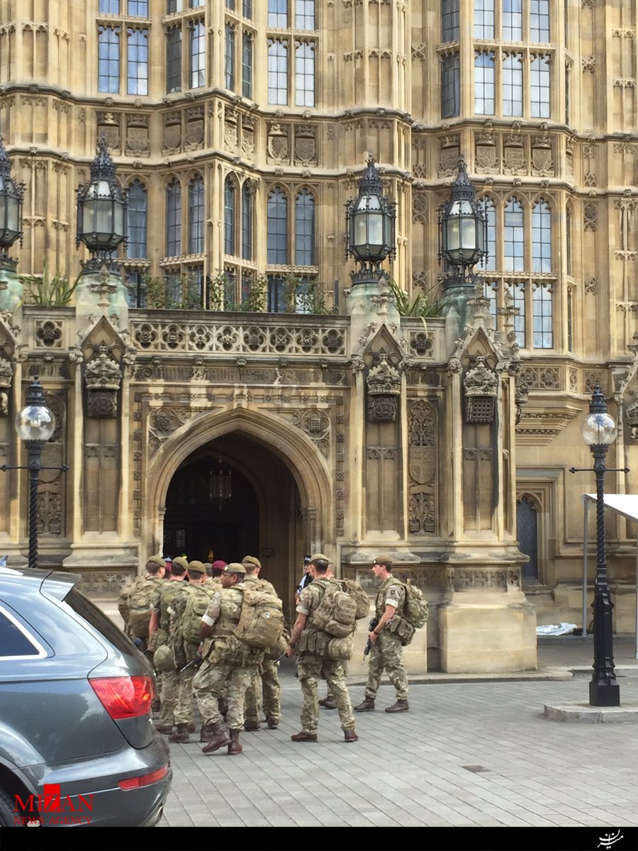 استقرار هزار نیروی امنیتی در سراسر لندن/اولین تصاویر از استقرار نیروها در اطراف مجلس انگلیس