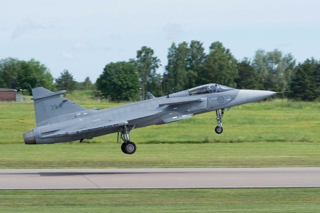 تصاویری از جنگنده 85 میلیون دلاری سوئدی‌ها