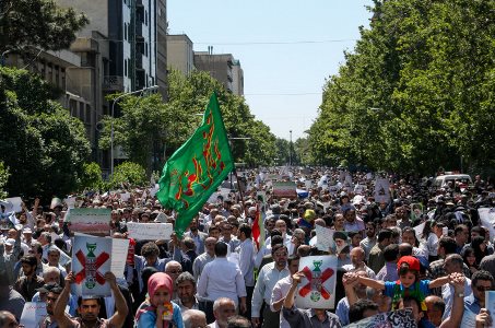 آغاز راهپیمایی نمازگزاران تهرانی در محکومیت رژیم بی کفایت و خبیث آل‌سعود