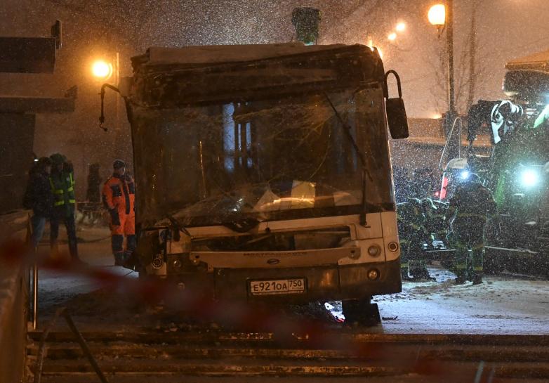 ورود یک اتوبوس به ایستگاهی در مسکو/ شماری زخمی شدند