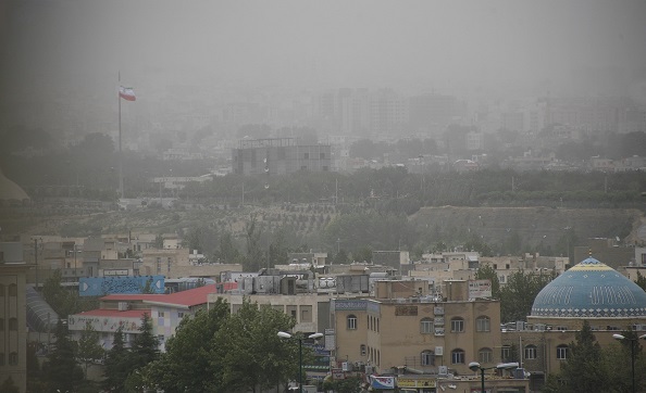 وقوع باد شدید و گرد و خاک در تهران